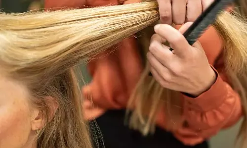 Hair Care: मानसून में अपने बालों का रखें ख्याल, इन टिप्स की लें मदद