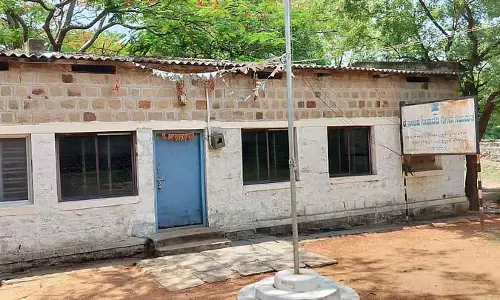 Guledagudda : जल संसाधन विभाग के आवासीय भवन जर्जर हालत में