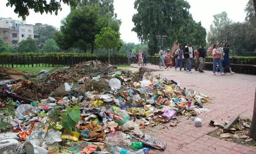 Jallianwala Bagh में कचरे का ढेर अमृतसर की विरासत पर धब्बा Jallianwala Bagh में कचरे का ढेर अमृतसर की विरासत पर धब्बा