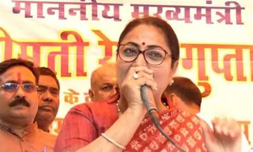 दिल्ली: मुख्यमंत्री रेखा गुप्ता ने शालीमार बाग में विकास परियोजनाओं का किया उद्घाटन दिल्ली: मुख्यमंत्री रेखा गुप्ता ने शालीमार बाग में विकास परियोजनाओं का किया उद्घाटन