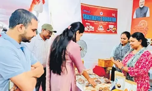 Odisha में विकास मेला 2025 में महिलाओं के नेतृत्व वाले उद्यमों पर वेदांता के स्टॉल ने सबका ध्यान खींचा Odisha में विकास मेला 2025 में महिलाओं के नेतृत्व वाले उद्यमों पर वेदांता के स्टॉल ने सबका ध्यान खींचा