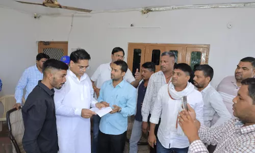 Jaipur : जल संसाधन मंत्री सुरेश सिंह रावत ने मुहामी निवास पर आमजन की समस्याएं सुनीं Jaipur : जल संसाधन मंत्री सुरेश सिंह रावत ने मुहामी निवास पर आमजन की समस्याएं सुनीं