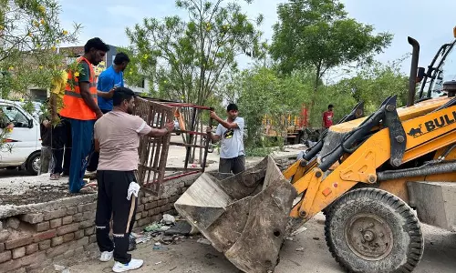 सिरसा ऑटो मार्केट से अतिक्रमण हटाया गया, दुकानदारों ने किया विरोध