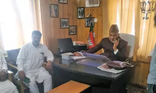 सांसद खटाना ने श्रीनगर में भाजपा मुख्यालय में जनता दरबार लगाया सांसद खटाना ने श्रीनगर में भाजपा मुख्यालय में जनता दरबार लगाया