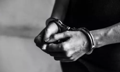 Chennai पुलिस ने पूर्व सहायक निर्देशक को ओजी गांजा के साथ किया गिरफ्तार Chennai पुलिस ने पूर्व सहायक निर्देशक को ओजी गांजा के साथ किया गिरफ्तार