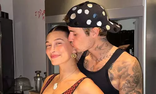 Hailey Bieber ने नफरत करने वालों के खिलाफ ताली बजाई Hailey Bieber ने नफरत करने वालों के खिलाफ ताली बजाई