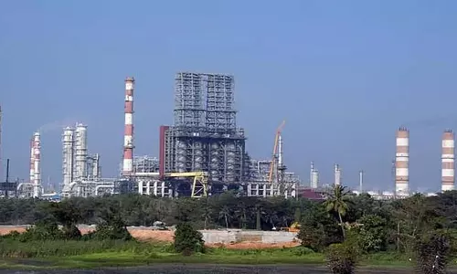 सुरथकल में MRPL इकाई में गैस रिसाव; दो की मौत, एक की हालत गंभीर सुरथकल में MRPL इकाई में गैस रिसाव; दो की मौत, एक की हालत गंभीर