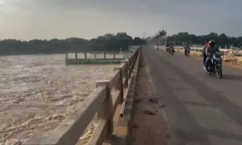 मुंडाली पुल से महानदी में कूदने के बाद युवक लापता, तलाश जारी मुंडाली पुल से महानदी में कूदने के बाद युवक लापता, तलाश जारी