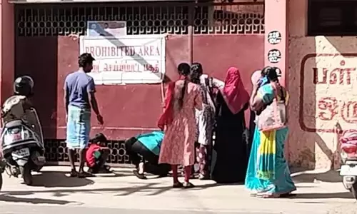 TNPSC परीक्षा देने के लिए देर से पहुंचने वालों को प्रवेश नहीं दिया गया