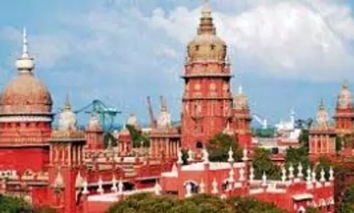 उच्च न्यायालय ने चुनाव आयोग से अन्नाद्रमुक विवाद पर विचार करने को कहा