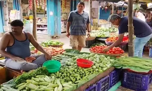 Odisha : सब्जियों की कीमतें बढ़ीं, ग्राहकों ने की महंगाई शिकायत Odisha : सब्जियों की कीमतें बढ़ीं, ग्राहकों ने की महंगाई शिकायत