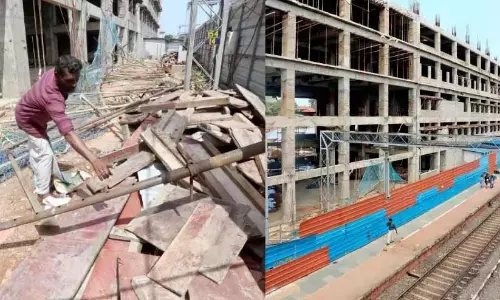 रेलवे स्टेशन भवन निर्माण: लोहे का तार गिरने से यात्री घायल रेलवे स्टेशन भवन निर्माण: लोहे का तार गिरने से यात्री घायल
