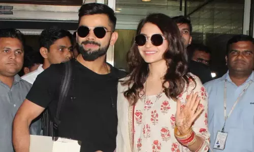 Virat का प्यारा सा इशारा अनुष्का की अनुपस्थिति की व्याख्या करता