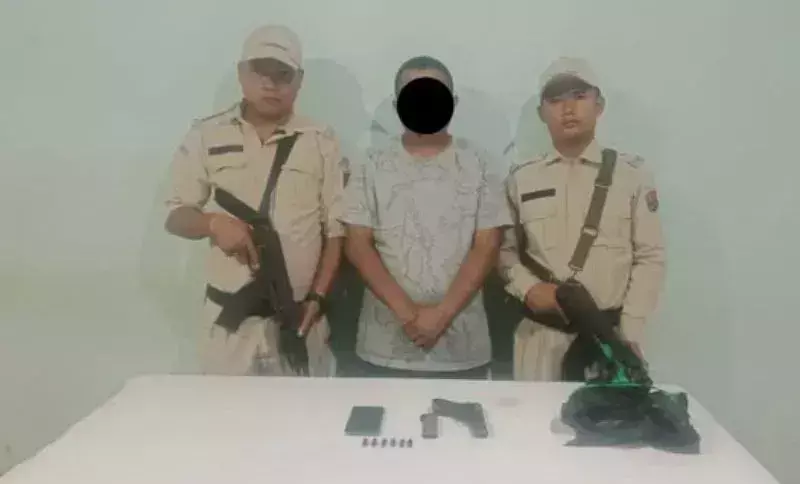 Manipur: इंफाल पश्चिम में अवैध बंदूक के साथ एक व्यक्ति गिरफ्तार Manipur: इंफाल पश्चिम में अवैध बंदूक के साथ एक व्यक्ति गिरफ्तार