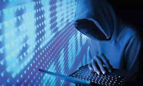 Kerala : ऑनलाइन धोखाधड़ी जारी, 15 लोगों से 12 लाख रुपये की ठगी Kerala : ऑनलाइन धोखाधड़ी जारी, 15 लोगों से 12 लाख रुपये की ठगी
