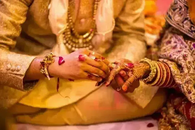 Kerala  हाईकोर्ट ने उम्रकैद की सजा काट रहे कैदी को शादी के लिए 15 दिन की पैरोल दी
