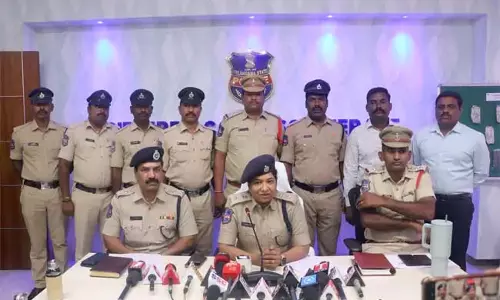 Telangana : 60 लाख की बीमा राशि के लिए उसके जीजा ने अपनी चाची की हत्या करवा दी Telangana : 60 लाख की बीमा राशि के लिए उसके जीजा ने अपनी चाची की हत्या करवा दी