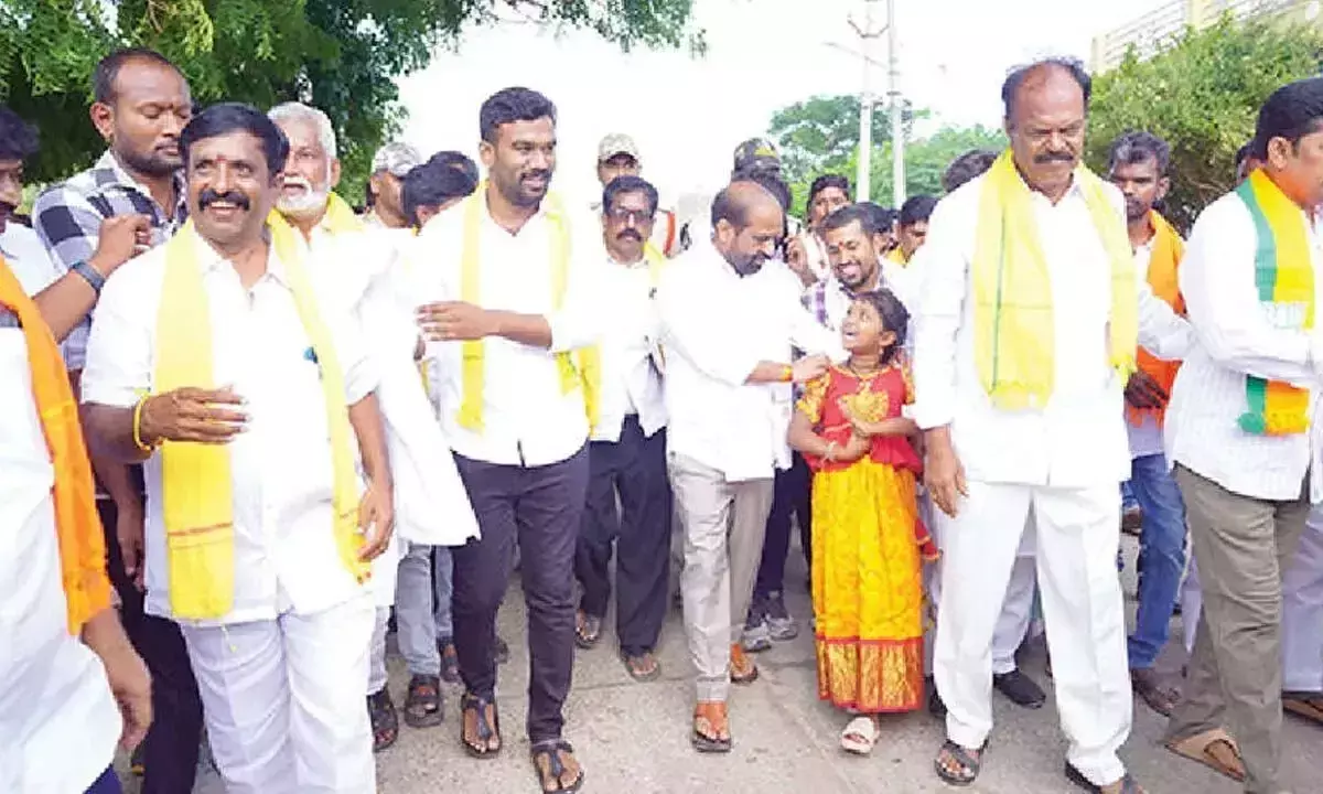 Andhra: मंत्री ने धर्मावरम के व्यापक विकास का संकल्प लिया Andhra: मंत्री ने धर्मावरम के व्यापक विकास का संकल्प लिया