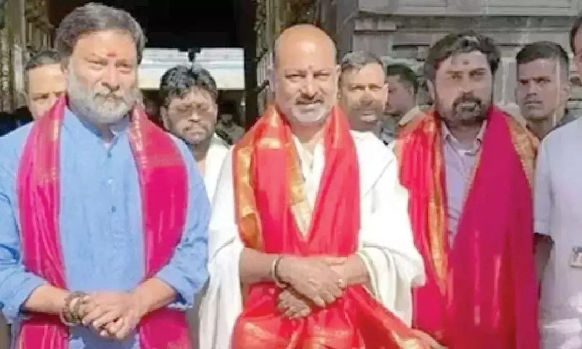 Andhra: बांदी ने टीटीडी में गैर-हिंदुओं की मौजूदगी की जांच की मांग की Andhra: बांदी ने टीटीडी में गैर-हिंदुओं की मौजूदगी की जांच की मांग की