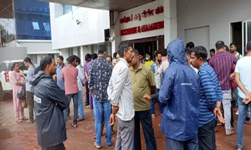 जहरीली गैस रिसाव से 2 कर्मचारियों की मौत, 1 की हालत गंभीर, VIDEO जहरीली गैस रिसाव से 2 कर्मचारियों की मौत, 1 की हालत गंभीर, VIDEO
