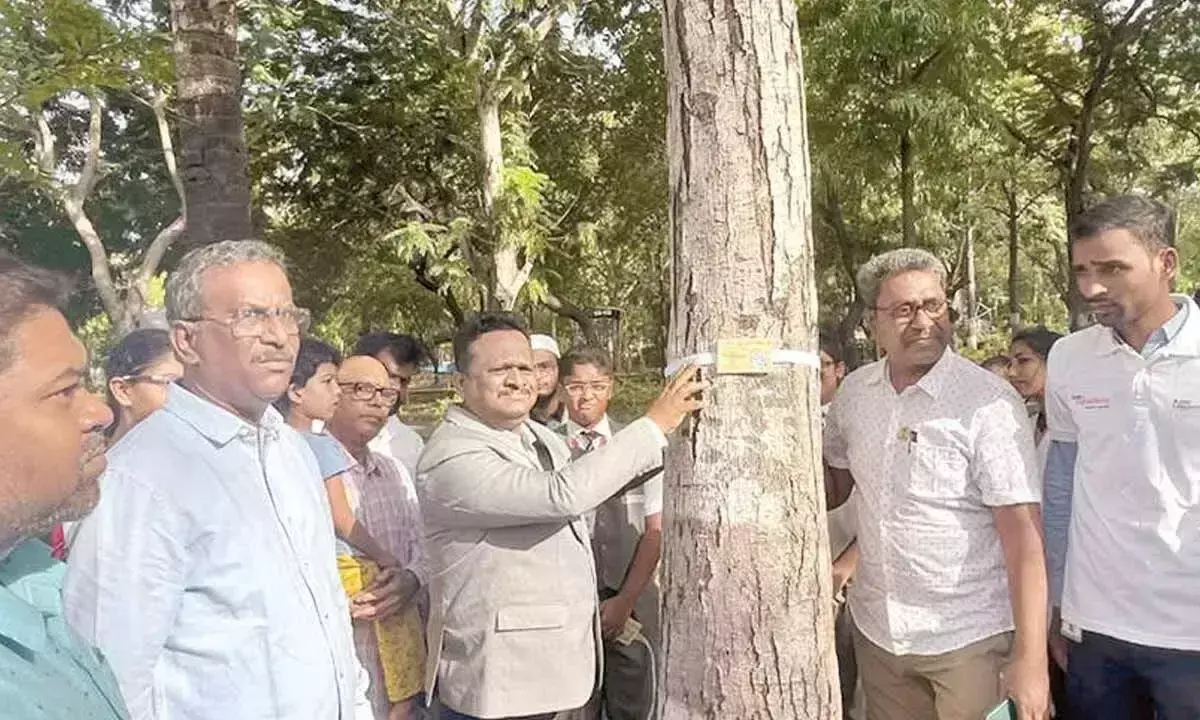 Andhra: टैग ए ट्री पहल पर्यावरण जागरूकता को बढ़ावा देती है