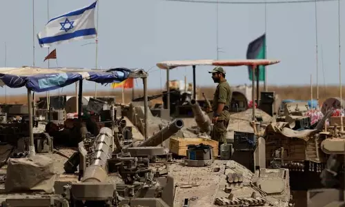 Gaza युद्धविराम वार्ता वापसी को लेकर लड़खड़ा रही है, फिलिस्तीनी और इजरायली सेनाएं पीछे हट रही Gaza युद्धविराम वार्ता वापसी को लेकर लड़खड़ा रही है, फिलिस्तीनी और इजरायली सेनाएं पीछे हट रही
