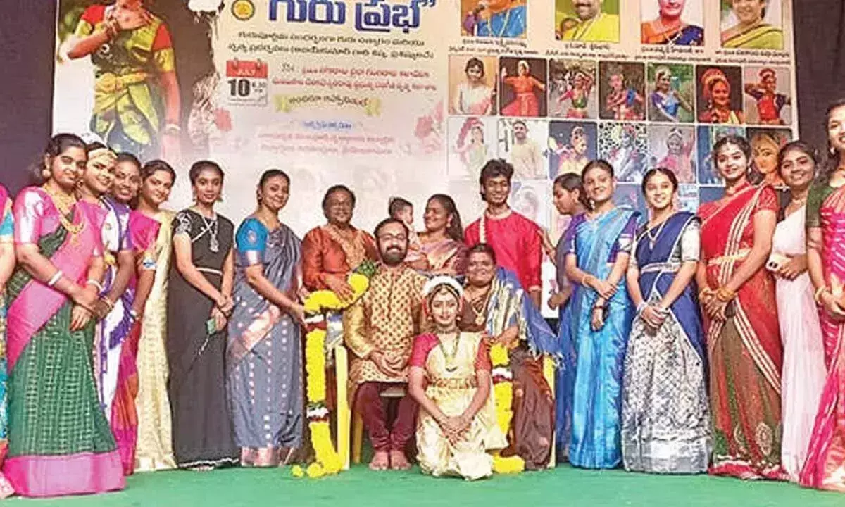Andhra: शास्त्रीय नृत्यों के साथ कुचिपुड़ी गुरु को श्रद्धांजलि
