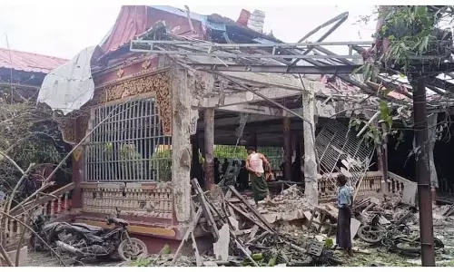 Myanmar में बौद्ध मठ पर हवाई हमले में कम से कम 23 लोगों की मौत Myanmar में बौद्ध मठ पर हवाई हमले में कम से कम 23 लोगों की मौत