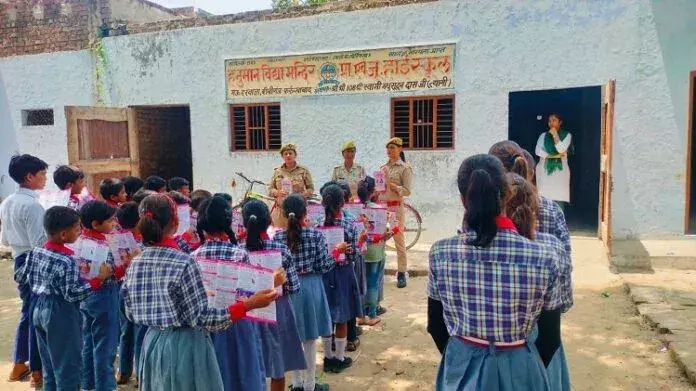 Farrukhabad: सुरक्षा को लेकर महिलाओं में जागरूकता बढ़ाने का अभियान