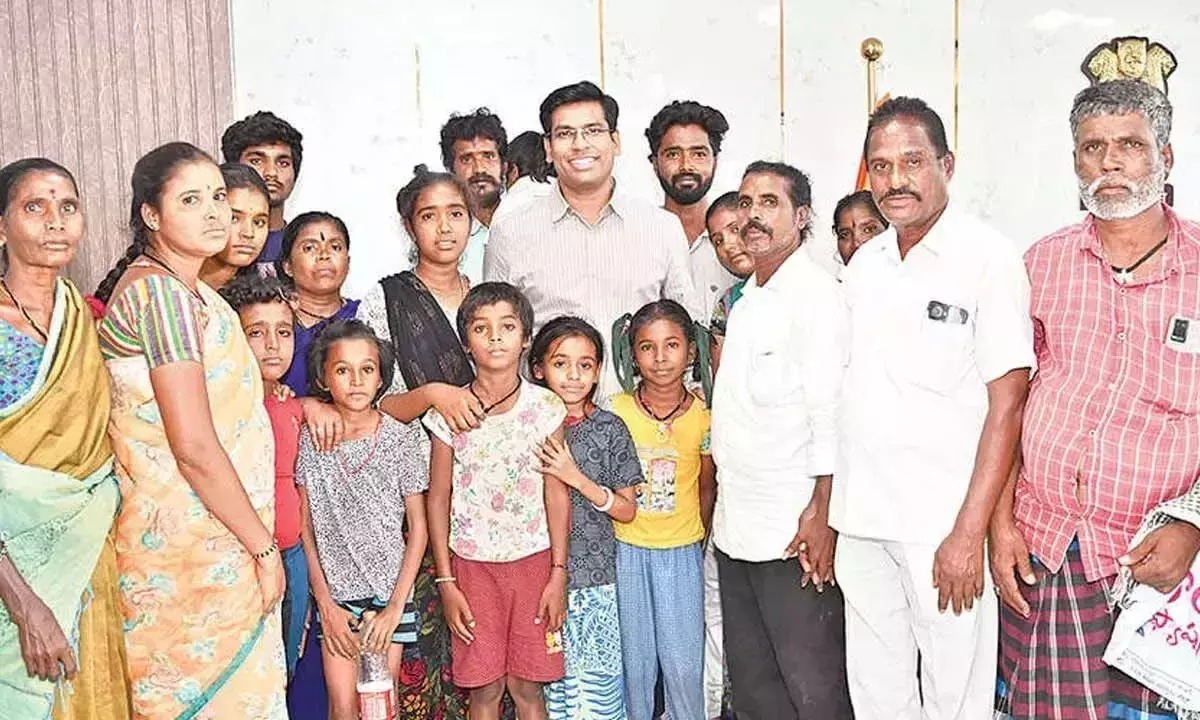 Andhra: तिरुपति कलेक्टर ने पी-4 पहल में उदाहरण प्रस्तुत किया Andhra: तिरुपति कलेक्टर ने पी-4 पहल में उदाहरण प्रस्तुत किया