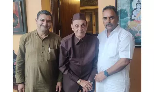 Jammu: कटड़ा प्रतिनिधिमंडल ने डॉ. कर्ण सिंह से मुलाकात की Jammu: कटड़ा प्रतिनिधिमंडल ने डॉ. कर्ण सिंह से मुलाकात की