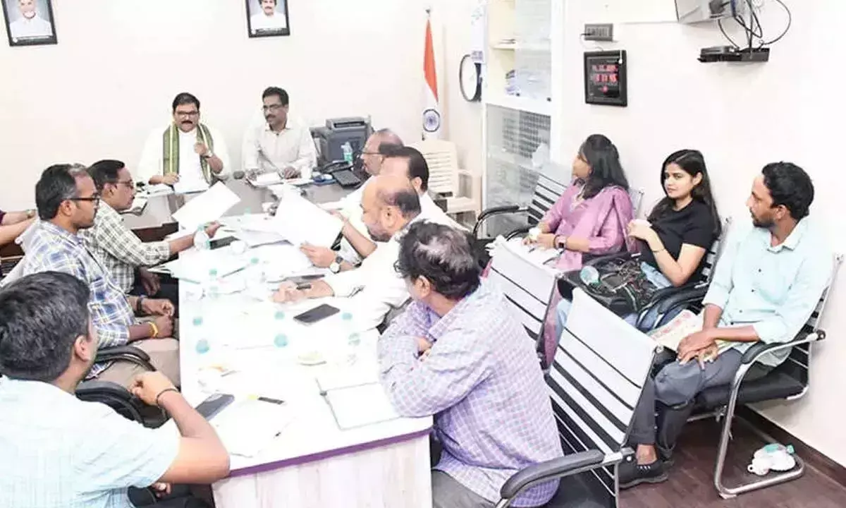 Andhra: कुरनूल को कचरा मुक्त शहर बनाने के लिए सुधार कार्य जारी Andhra: कुरनूल को कचरा मुक्त शहर बनाने के लिए सुधार कार्य जारी