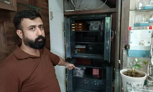 Dhakoli में दिनदहाड़े 2 किलो सोना और 15 किलो चांदी लूटी गई