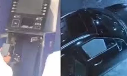 ATM लूट के बाद बदमाश फरार, 5 आरोपी लग्जरी गाड़ी में आए थे ATM लूट के बाद बदमाश फरार, 5 आरोपी लग्जरी गाड़ी में आए थे