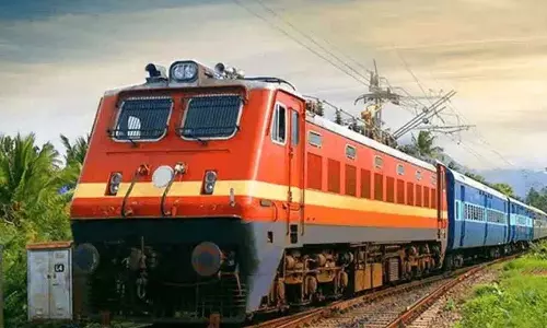यात्रियों के लिए खुशखबरी.. दक्षिण मध्य रेलवे ने 14 विशेष ट्रेनों की घोषणा की