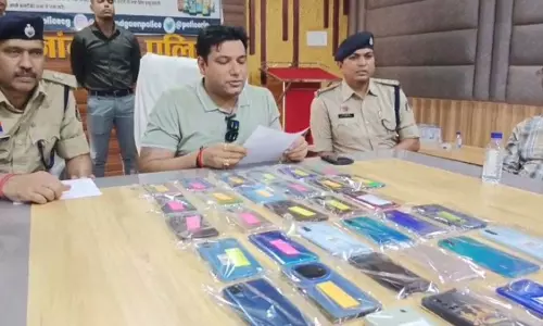 राजनांदगांव पुलिस ने लौटाए 89 गुम मोबाइल, 10 लाख की संपत्ति सही हाथों में पहुंचाई राजनांदगांव पुलिस ने लौटाए 89 गुम मोबाइल, 10 लाख की संपत्ति सही हाथों में पहुंचाई