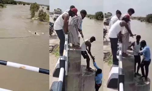 सेल्फी के चक्कर में पत्नी ने पति को नदी में धकेला