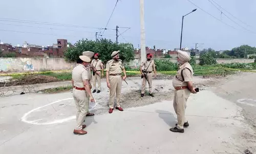 Amritsar में गोलीबारी में ड्रग तस्कर घायल, दो पिस्तौल जब्त Amritsar में गोलीबारी में ड्रग तस्कर घायल, दो पिस्तौल जब्त