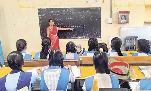 राज्य के एक स्कूल में छात्रों की औसत संख्या केवल 83 राज्य के एक स्कूल में छात्रों की औसत संख्या केवल 83