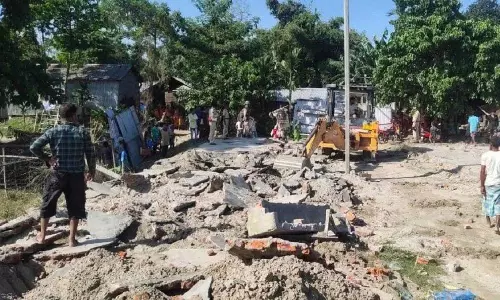 Assam: गोलपाड़ा के पैकन रिजर्व फॉरेस्ट में बड़े पैमाने पर बेदखली अभियान Assam: गोलपाड़ा के पैकन रिजर्व फॉरेस्ट में बड़े पैमाने पर बेदखली अभियान