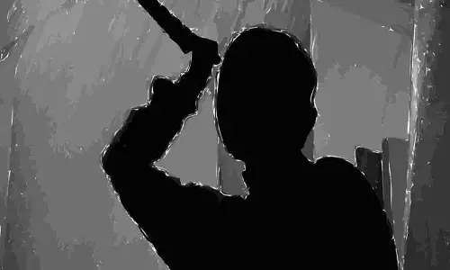 आधी रात को आईटी कॉरिडोर में बाइक सवारों पर चाकुओं से हमला