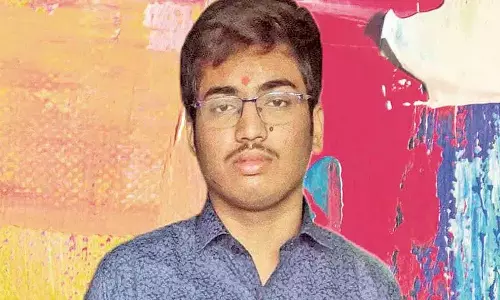 इमारत से गिरकर लड़के की मौत