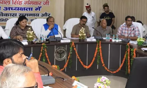 Bareilly: अफसरों पर बरसे जनप्रतिनिधि, कहा जनता की समस्याएं कौन सुनेगा