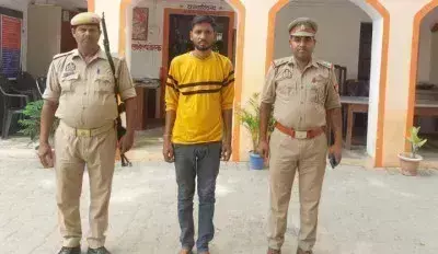 Ballia: शादी का झांसा देकर संबंध बनाने वाला युवक गिरफ्तार Ballia: शादी का झांसा देकर संबंध बनाने वाला युवक गिरफ्तार
