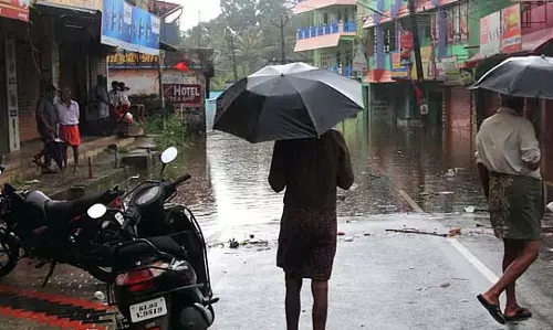 आपकी यात्रा की योजना बारिश से बर्बाद नहीं होगी, है ना? आपकी यात्रा की योजना बारिश से बर्बाद नहीं होगी, है ना?
