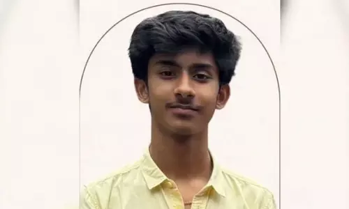 मेगाब्लॉक के दौरान ट्रेन से गिरकर किशोर बिजली के तार की चपेट में आया मेगाब्लॉक के दौरान ट्रेन से गिरकर किशोर बिजली के तार की चपेट में आया