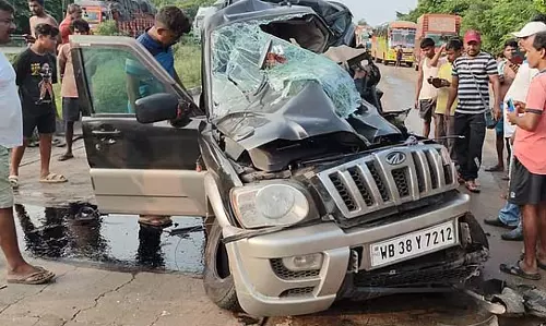 बेल्दा में राष्ट्रीय राजमार्ग पर ट्रक-कार की टक्कर