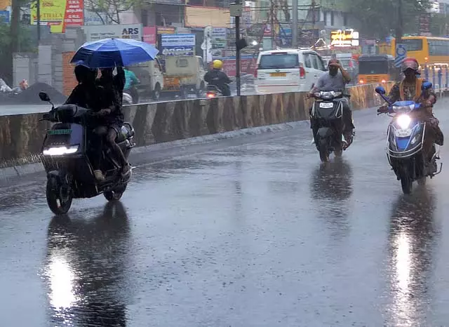 कोयंबटूर और नीलगिरी जिलों में 4 दिनों तक भारी बारिश की संभावना कोयंबटूर और नीलगिरी जिलों में 4 दिनों तक भारी बारिश की संभावना