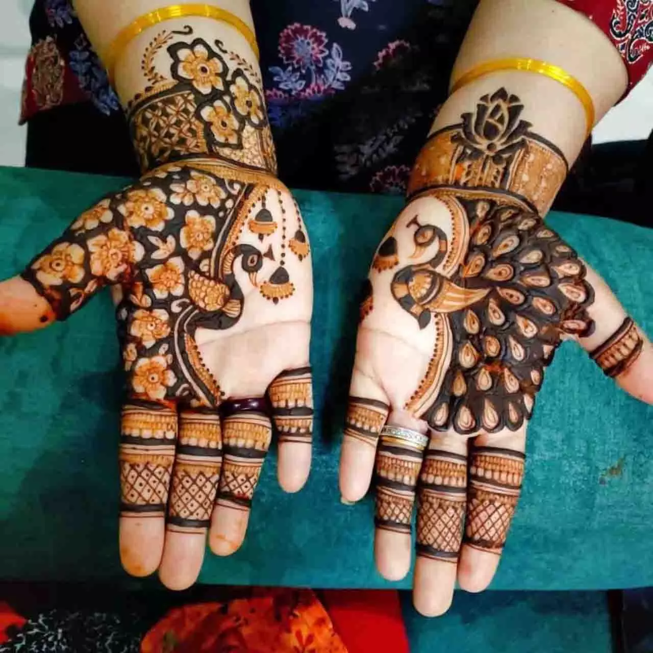 Sawan Teej Mehndi Designs: तीज पर लगाएं मेहंदी के ये क्रिएटिव डिजाइन, बढ़ जाएगी हाथों की खूबसूरती Sawan Teej Mehndi Designs: तीज पर लगाएं मेहंदी के ये क्रिएटिव डिजाइन, बढ़ जाएगी हाथों की खूबसूरती