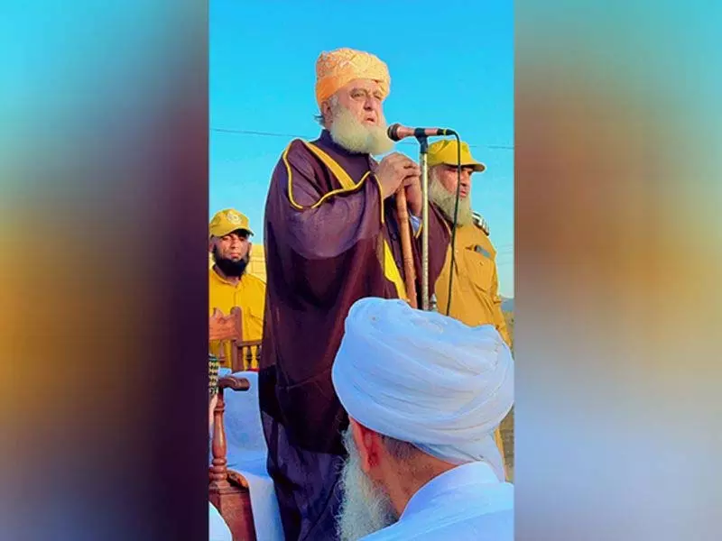 मौलाना फजलुर रहमान ने खैबर पख्तूनख्वा सरकार में बदलाव की मांग की मौलाना फजलुर रहमान ने खैबर पख्तूनख्वा सरकार में बदलाव की मांग की